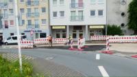 28.05.14 - Die erste Verkehrsinsel ist Rckgebaut.