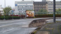 27.09.14 - Der Betonunterbau der Fahrbahn wurde entfernt.
