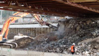 08.04.15 - Stck fr Stck verschwindet die Sttzmauer.