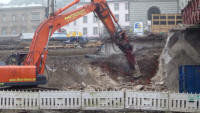 10.03.15 - Der untere Teil der Mauer wird zurckgebaut.