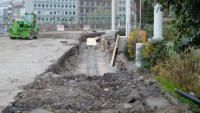 08.04.15 - Die neue Sttzmauer wird freigelegt zum Verschalen.