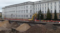 01.04.15 - Der  Betonfahrbahnunterbau wird seut dem 31.3. zerlegt.