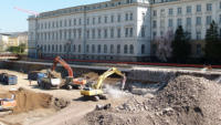 20.04.15 - Ein weiteres Feld der Sttzmauer ist gefallen.
