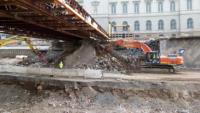 07.04.15 - Heute wurde damit Begonnen die alte Sttzmauer im Bereich der ex DB-Direktion einzureien.