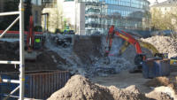 20.04.15 - Bis auf wenige Felder ist die Mauer nun Rckgebaut.