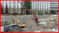 20.09.16 - Aie Mauerkronen wurden wieder ausgebaut. Scheinbar liegen diese nur wenige Millimeter zu tief.
