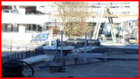 19.12.16. - Die Bordsteine an der Bahnhofsstrae werden nun weiter gesetzt. 