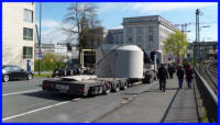 29.04.16 - Warten auf die Polizei - DieseKanalschchte sind fr die B7 neben der Sdbrcke bestimmt. Der Fahrzeuge warteten hier auf die Polizei die gegen 12 Uhr eintraf.