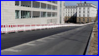 14.03.17 -Die Absperrung wurd nach Norden verschoben. Der Gegenverkehr ist nun Geschichte.