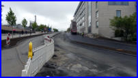 05.05.17 - Die letzte Asphaltschicht wird eingebaut.