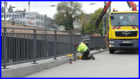 23.10.17 - An der Bahnhofsstrae werden noch neue Gelnder eingebaut.