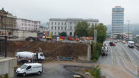 25.09.14 - heute wurde mit dem Rckbau der Teerdecke begonnen.