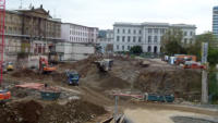 24.10.14 - Der Vorplatz verschwindet Stck fr Stck.
