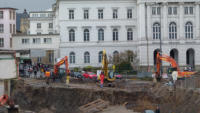 30.03.15 - Die Decke des Personnentunnel wird freigelegt.