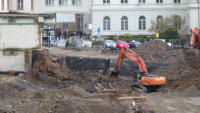 31.03.15 - Die Seitenwnde des Tunnels sind nun freigelegt.