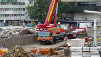 17.09.15 - Die Sttzen fr den Eingangsbereich werden angeliefert.