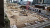 17.04.15 -Der Boden wird fr das Gieen der Betonplatte vorbereitet.