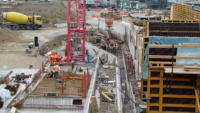 29.04.15 - Weitere Wnde an der Mall werden gegossen.