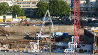 11.09.2015 - Weitere Bodenteile werden nun betoiniert.