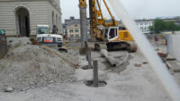 12.08.15 - Zuerst wird eine Spundwand hier errichtet.
