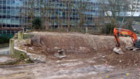 23.01.15 - Ein Teil der Sttzmauer ist schon abgetragen.