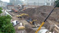12.08.15 - Hier entsteht der Graben fr eine weiterre Sttzmauer.