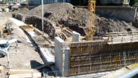 31.08.15 - Heute wurde der Brckenkopf sowie die beiden Fundamente fr die Mauer gegossen.