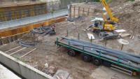 20.08.15 - Die Verschalung fr das Fundament idz nun komplett. Der erste Stahl wird angeliefert.