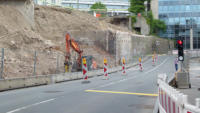09.06.15 - Fr die neuen Brckenwiderlager haben die Arbeiten nun begonnen.