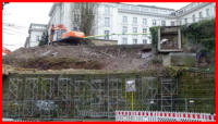 03.03.16 - Der obere rechte Rest des Bbetonklotz der alten Fernwrmeleitung wird in Krze verschwinden.