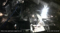 28.02.15 - 02:43 Uhr - Die Linke Fahrbahndecke ist bereits entfernt worden. Mit der Sparkassen Webcam hat man den besten berblick.