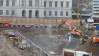 09.11.15 - Die letzten Mauerreste des alten Personnentunnels werden nun zerlegt.