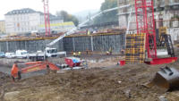 22.10.15 - Im vordergrund werden die Tunnelreste rckgebaut. Im Hintergrund an der Mall wird am Eingangsbereich gearbeitet.