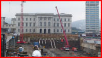 24.02.16 - Der Fuweg an der ex DB-Direktion wird nun abgesttzt.