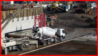 01.04.16 - Heute wurde der Betonsockel am Kran gegossen.