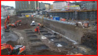 25.01.16 - Die ersten Fundamente fr die Sttzen werden gegossen.