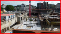 12.07.16 - Nach dem Betonieren werden nun die ersten Verschalungen fr die Deckenverschalung aufgebaut.