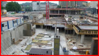 23.07.16 - Weitere Verschalungen fr die Sttzen wurden aufgebaut.