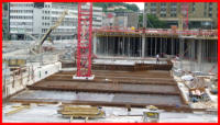 30.07.16 - Ein weitere Teil an der Parckhausdecke wird gegossen. Der Bogen ist der Anfang vom Investorgebude.