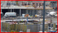 03.05.16 - Auch am Parkhaus werden weitere Wnde gegossen.