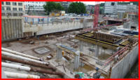 05.07.16 - Die erste Betonschicht wurde aufgetragen. Nun wird der Bewhrungsstahl eingebaut.