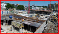 18.08.16 - Der Baustahl  wird nun eingebaut. Dies ergibt spter den unteren Bahnhofsvorplatz.