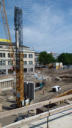 24.07.15 - Fr den bau der neuen Fugngerbrcke wurde nun ein Kran aufgebaut.