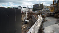 24.08.15 - Die Sdseite der neuen Fugngerbrcke wird nun gegossen.