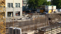 11.09.15 - Die Sttzwand neben dem Kbo Haus ist nun in Arbeit.