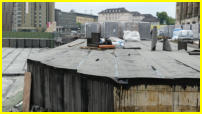 24.05.17 - Nach dem Einbau des Foamglases wurde die Bitumenbahnen auch schon fertig eingebaut.