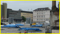 17.06.17 - Blick auf den Vorplatz ber der Eingangshalle.