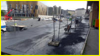 30.06.17 - Der Vorplatz hat eine Lage Gussasphalt erhalten.