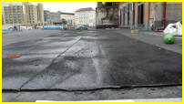 30.06.17 - Der Vorplatz hat eine Lage Gussasphalt erhalten.