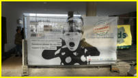 16.04.2018 -  Dieser Banner wurdeam Gleis 1 angebracht.